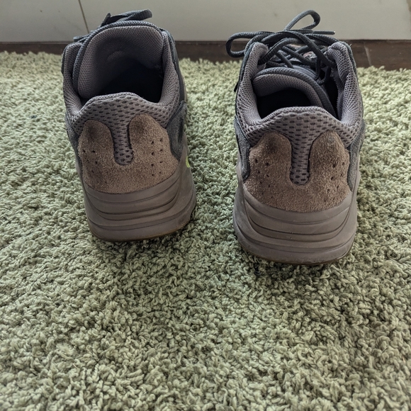 Adidas -  Yeezy Boost 700 'Mauve' - Picture 3 of 7